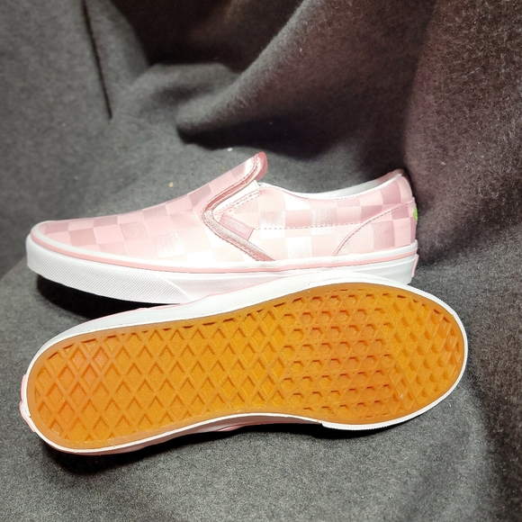 Vans Classic Slip-On Satin shoes in Rose Pink - Picture 4 of 6